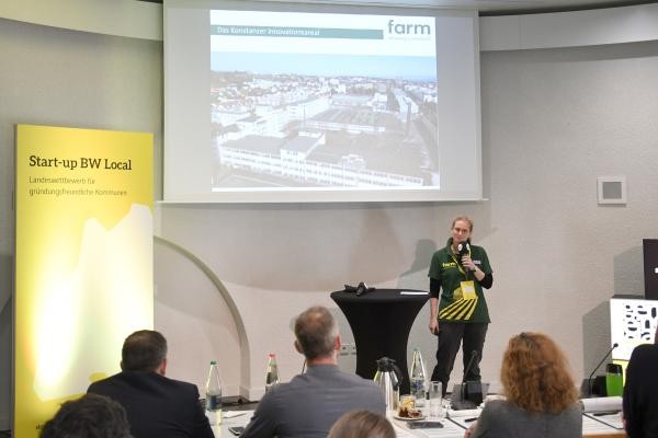 Christina Groll überzeugte beim Start-up BW Local „Pitch der Kommunen“. Konstanz erhielt Anfang November die Auszeichnung „Gründungsfreund-liche Kommune 2024/25“. (c) Start-up BW 