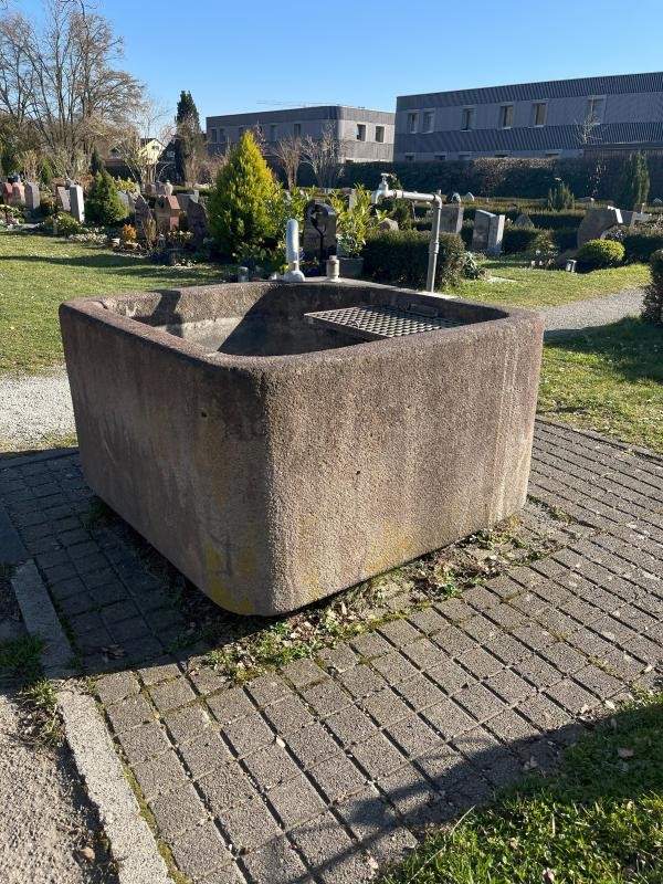 Brunnenanlage auf einem Friedhof