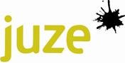 Vor weißem Hintergrund ein pistaziengrüner Schriftzug "juze" mit schwarzem Tintenklecks oben rechts.
